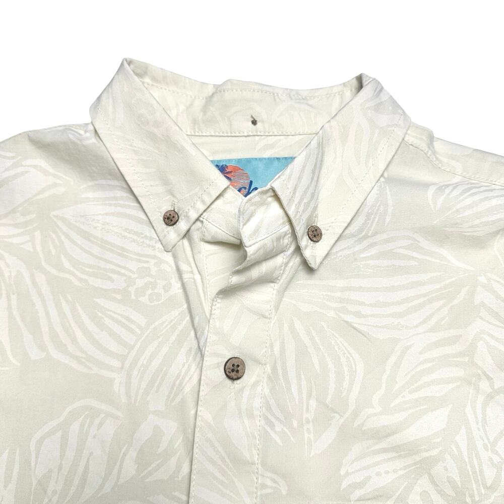 Chubbies | Men | Cream Tropical Palm Print Beach Popover Shirt | Medium - Picture 9 of 11